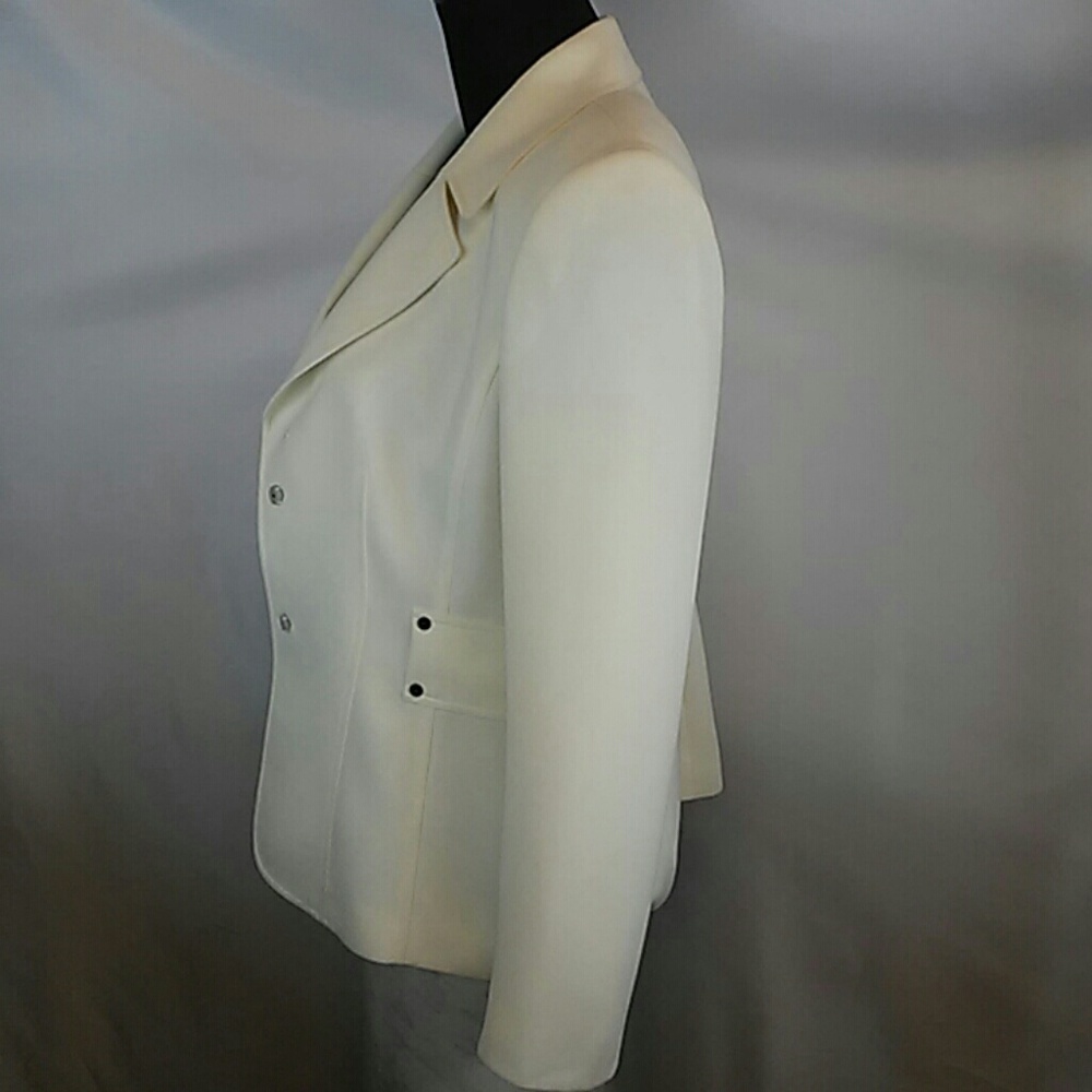 Tahari - Picture 4 of 4
